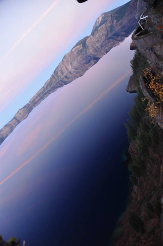 O maravilhoso Crater Lake, no sul do Oregon, estado da costa oeste dos Estados Unidos